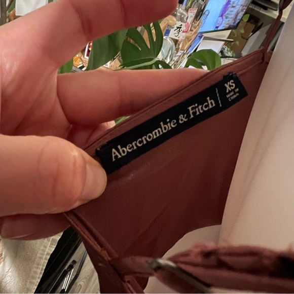 NWT Abercrombie & Fitch satin bodysuit sz XS - Picture 3 of 3